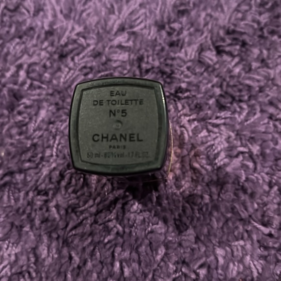 Chanel No. 5 refillable spray bottle  with Chanel No. 5 spray cologne - Picture 5 of 7